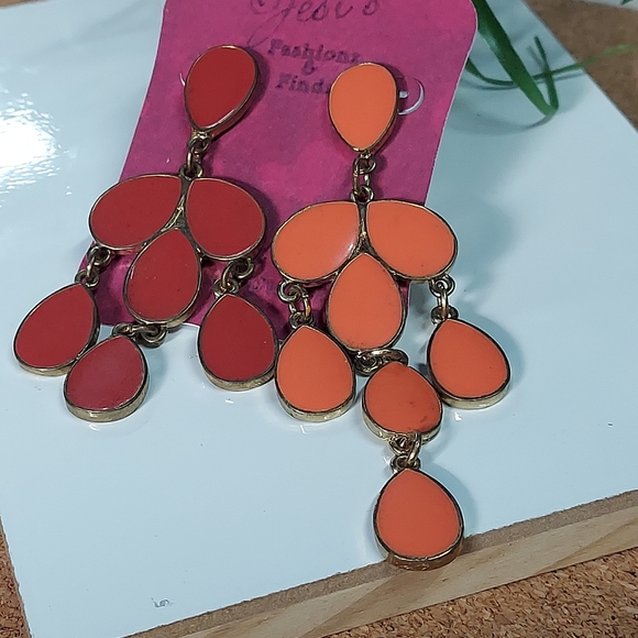 E2796 MisMatch Goldtone Teardrop Earrings - Picture 5 of 8